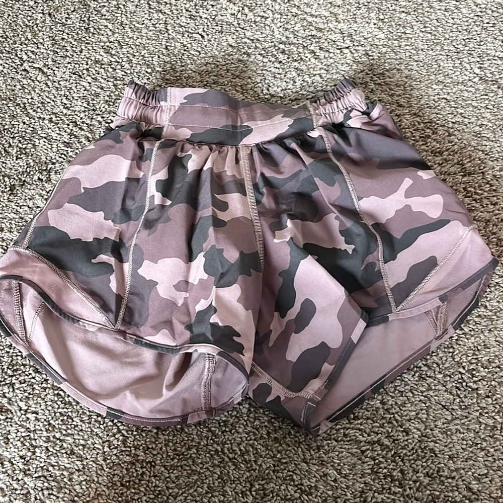 Lululemon Low-Rise 2.5-Inch Shorts, size 0